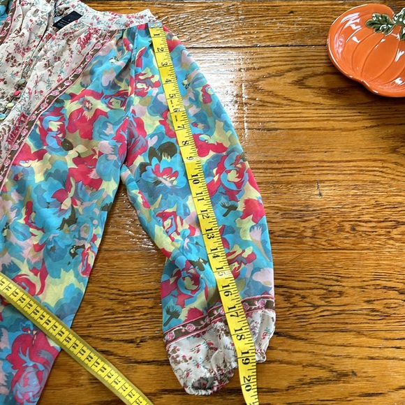 BKE Boutique polyester floral top. Size Small. Good condition. - Picture 7 of 9
